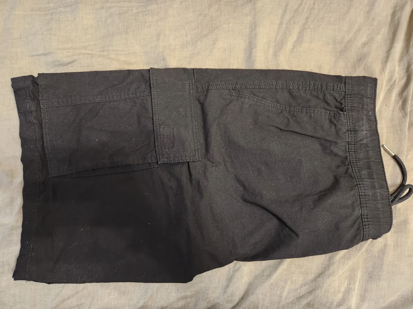 H&M Black Cargo Shorts image indicator(4)
