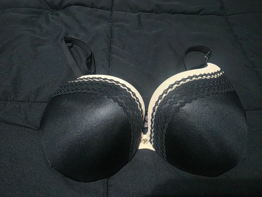Victoria's Secret Black Push-Up Bra - 32D