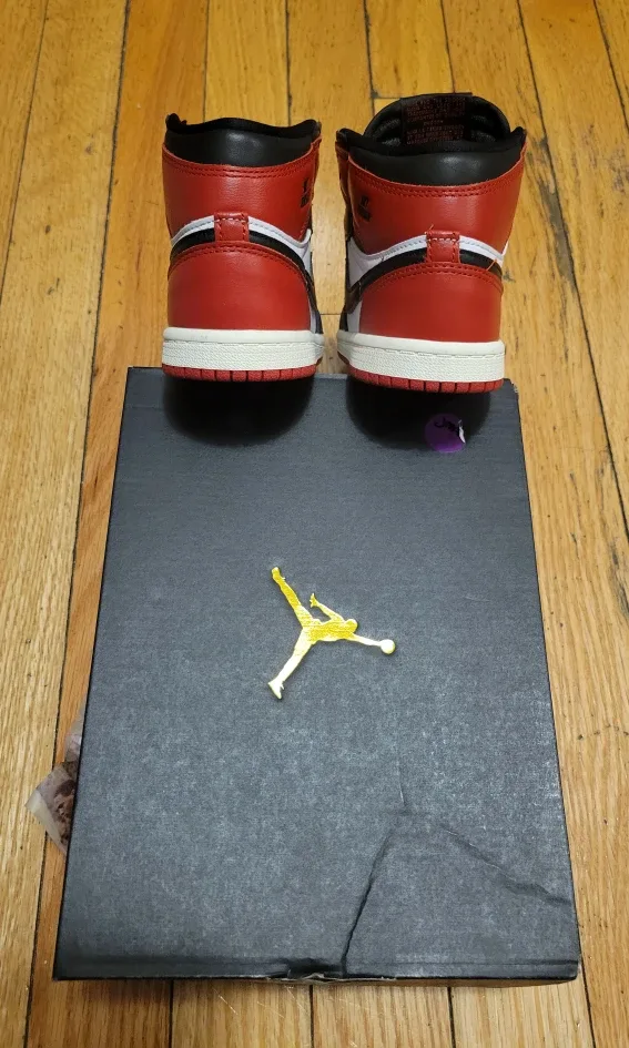 Nike Air Jordan 1 Retro High OG Toddler Size 10C image indicator(4)