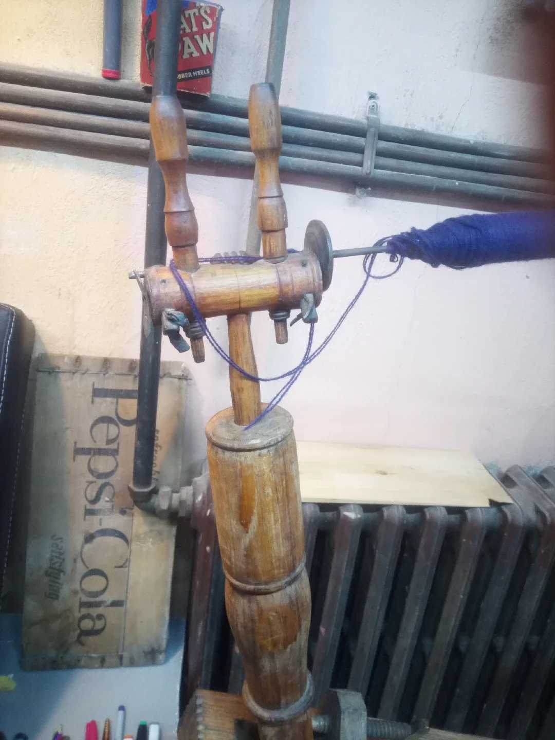 Antique Spinning Wheel image indicator(2)