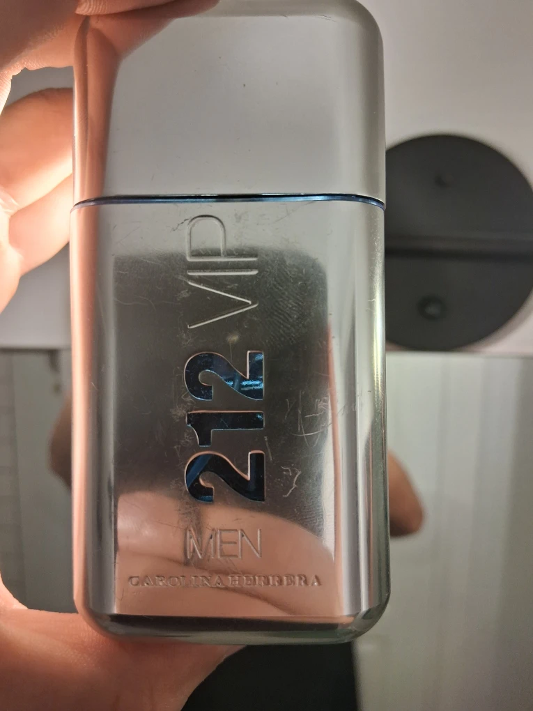 Authentic Carolina Herrera 212 VIP Men 50 ml - half full - photo 2