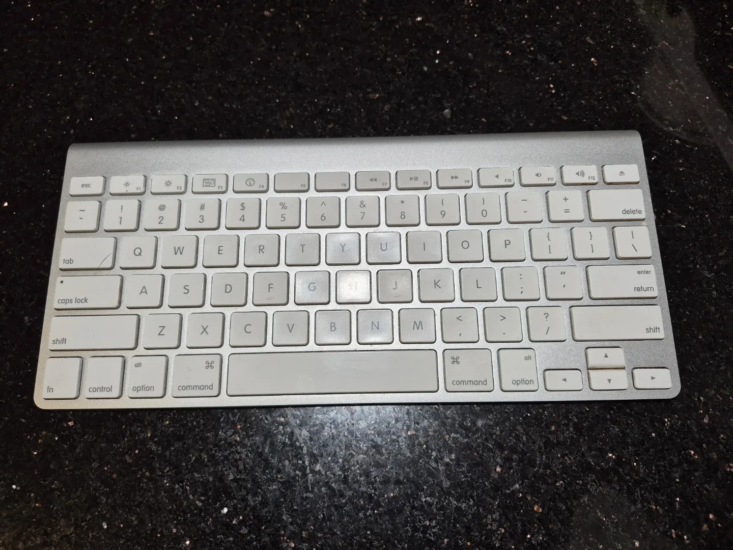 Apple Wireless Magic Keyboard - Silver thumbnail