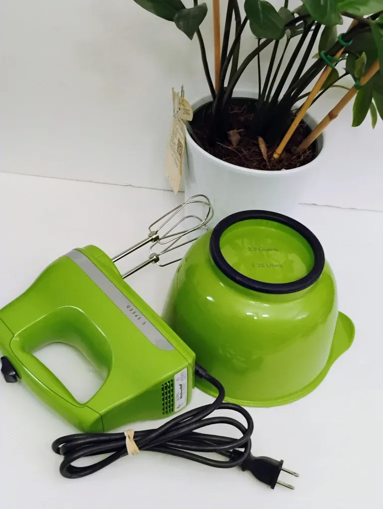 KitchenAid 5-Speed Hand Mixer Model: KHM512 GA +  2.5 Qt Bowl . image indicator(3)