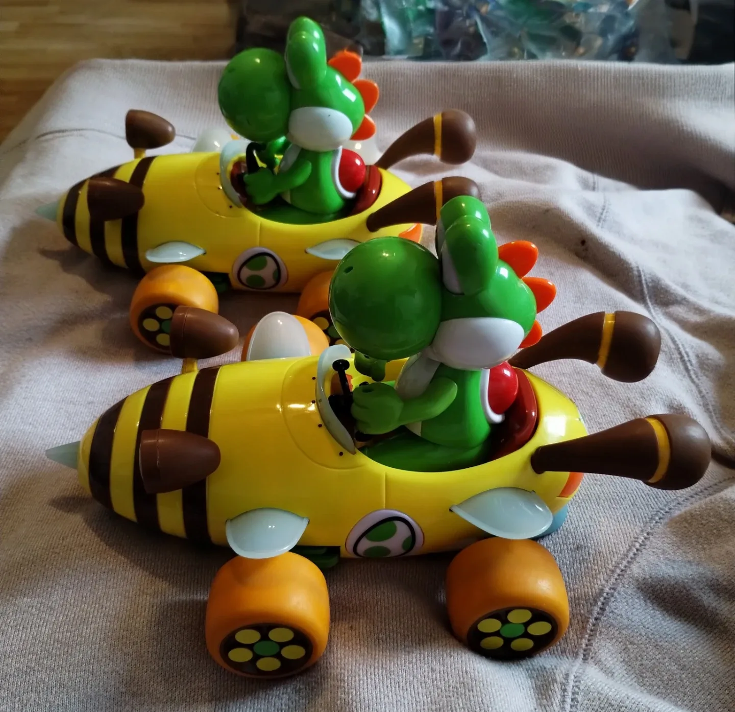 “2 x Yoshi Bee Racer Cars – One Lights Up, One Untested (As-Is)” image indicator(2)
