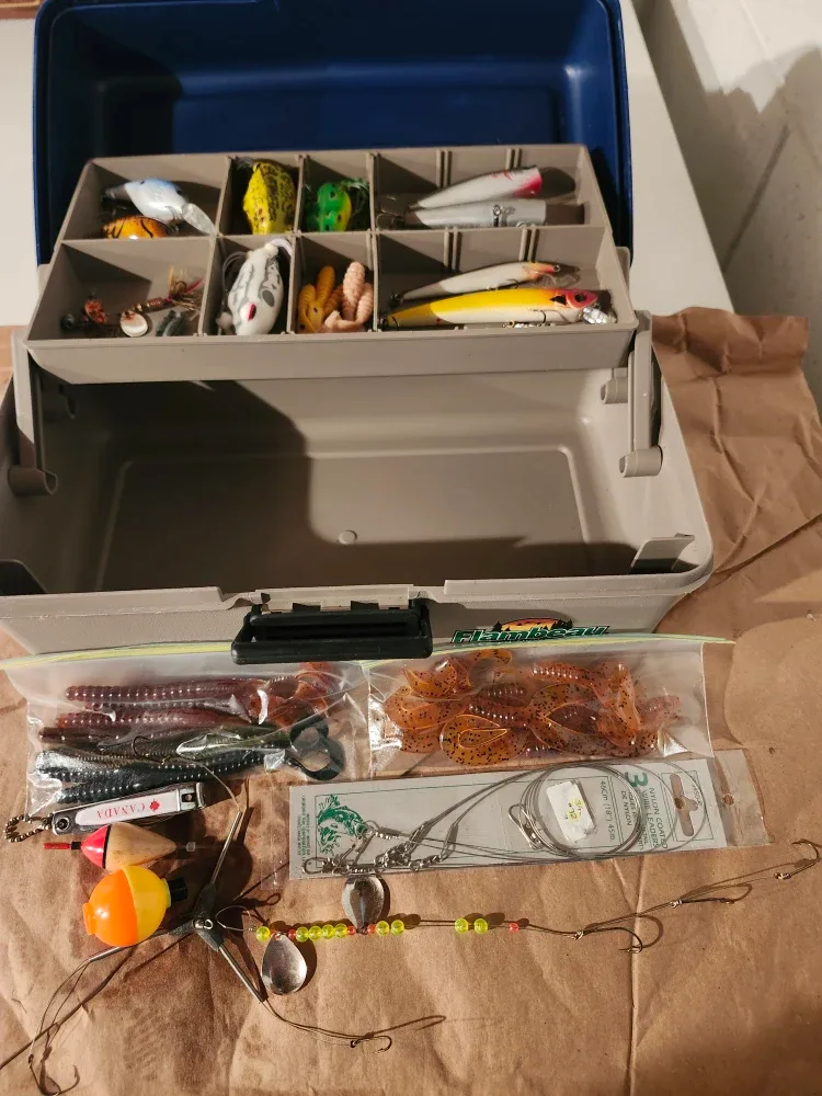 Flambeau tackle box with lures image indicator(4)