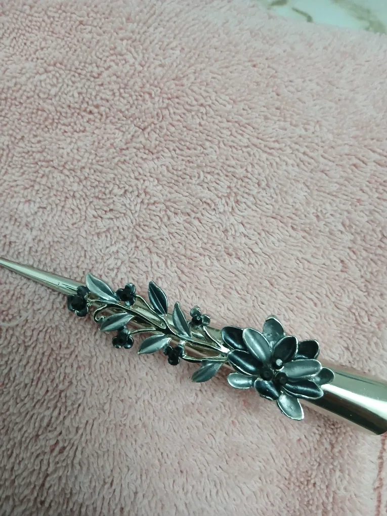 Silver Floral Hair Clip image indicator(2)