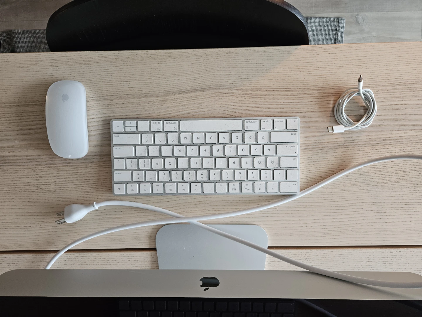 Apple iMac Desktop Computer with Keyboard and Mouse - photo 4