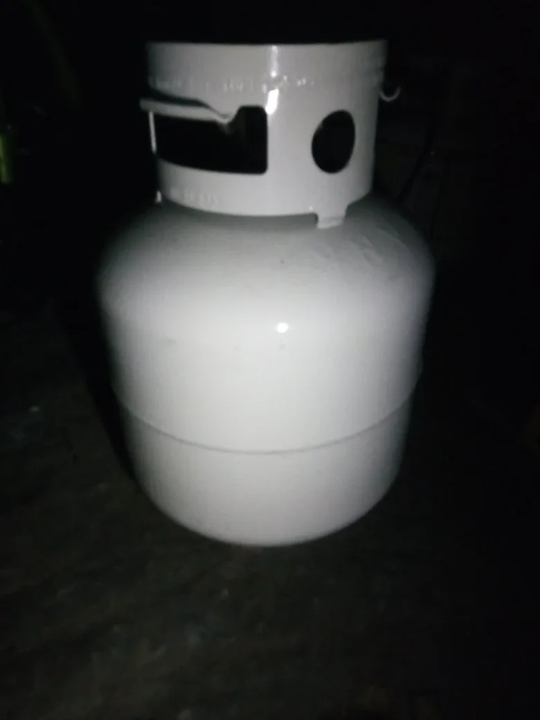 2 20lbs propane tanks