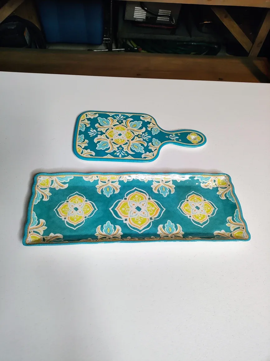 Le Cadeaux brand melamine Serving Tray and Cheese board