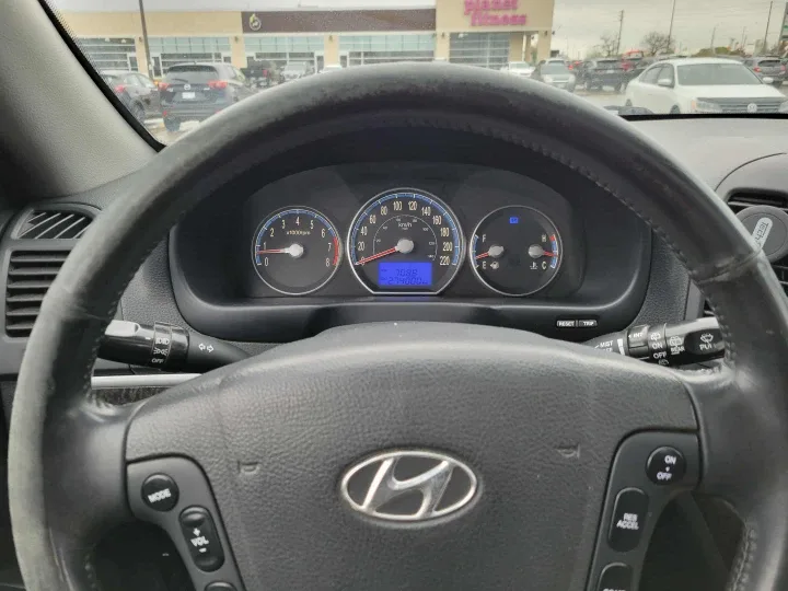 Hyundai Santa Fe SUV - Black image indicator(7)