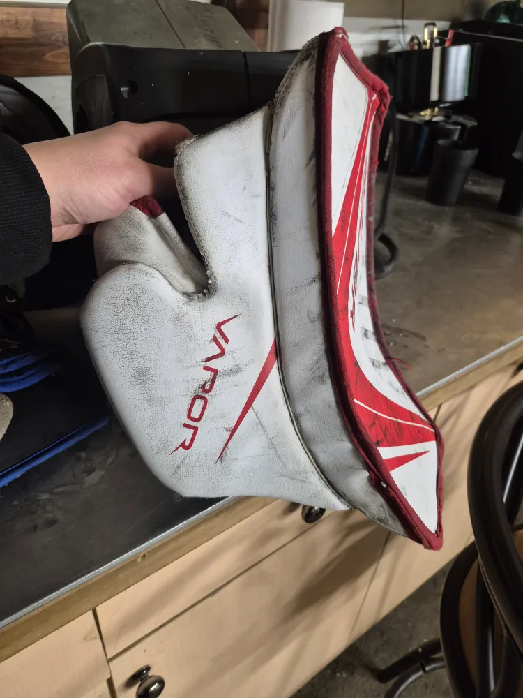 Bauer Vapor X700 Goalie Glove set image indicator(4)