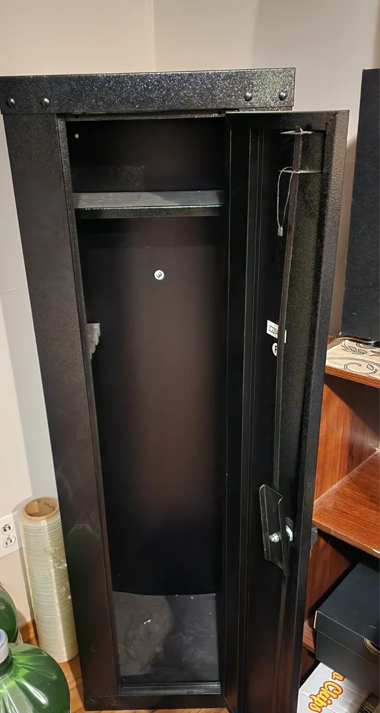 Yukon Gear Gun Safe - Black image indicator(2)