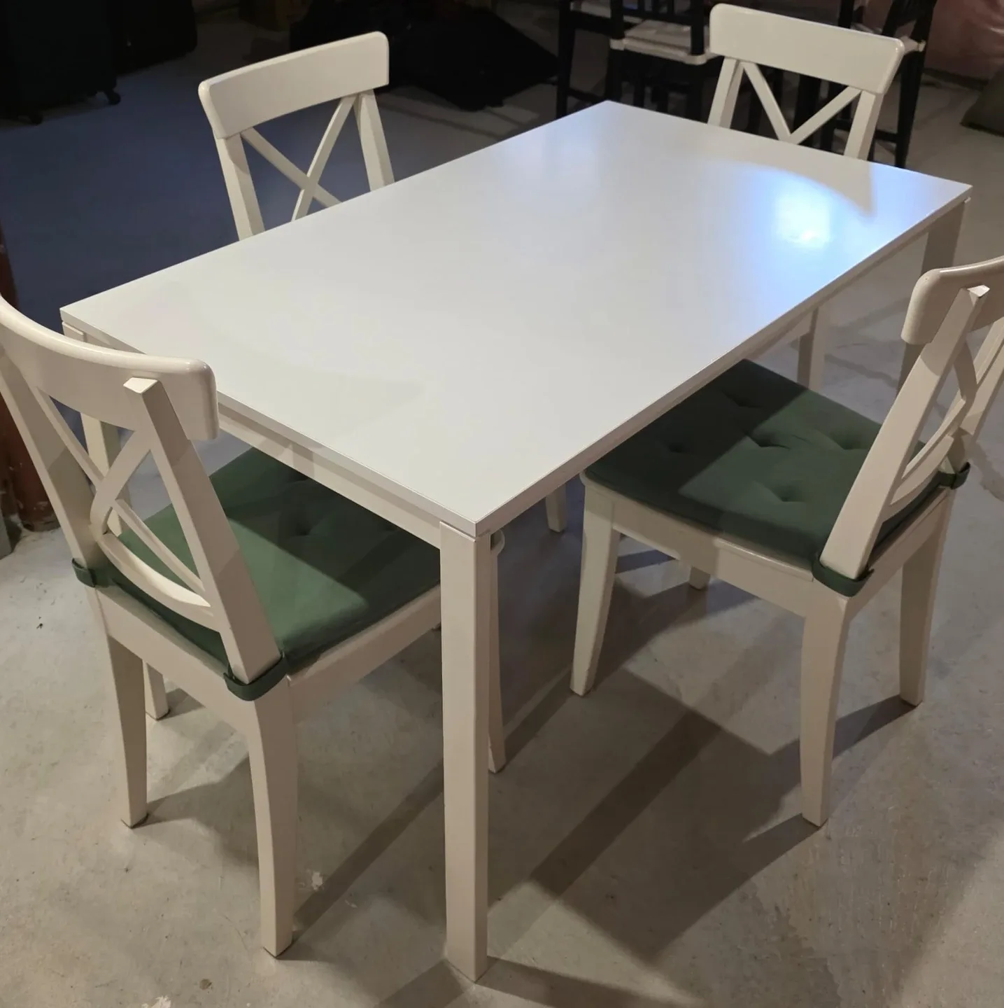 IKEA Dining Room Table with 4 Chairs image indicator(2)