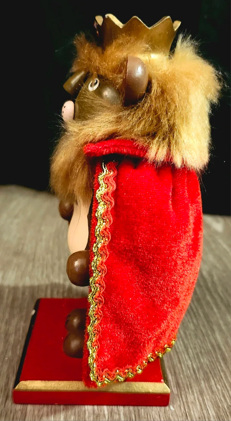 Cowardly Lion Nutcracker image indicator(5)