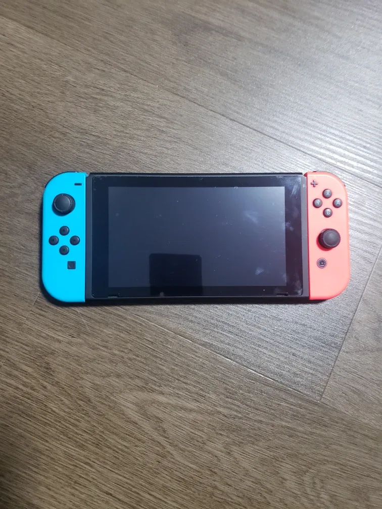 Nintendo Switch Console with 2 games image indicator(7)