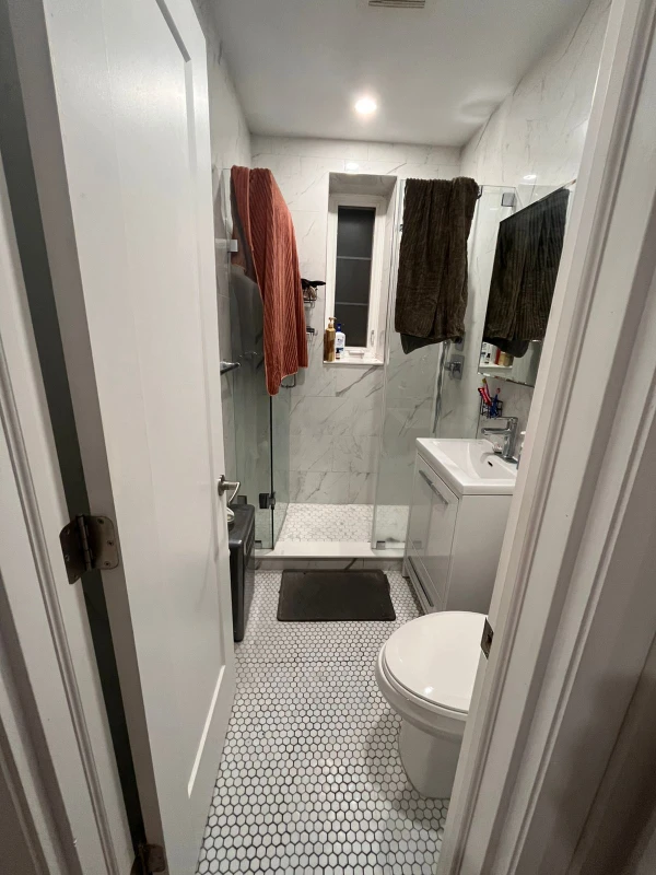 1-Bedroom Apartment Near Wellesley Station–January $1,950/month - photo 3