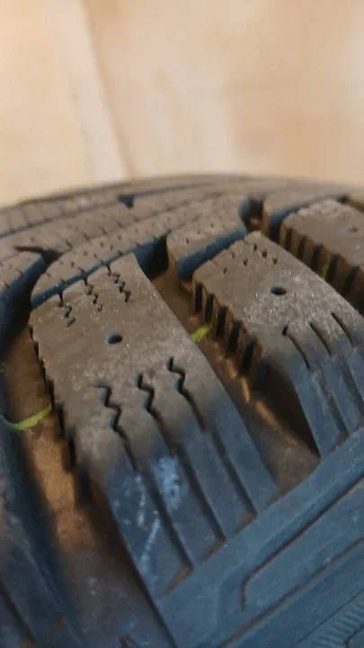 Hankook Winter i*Pike RS 205/50R17 Tire image indicator(3)