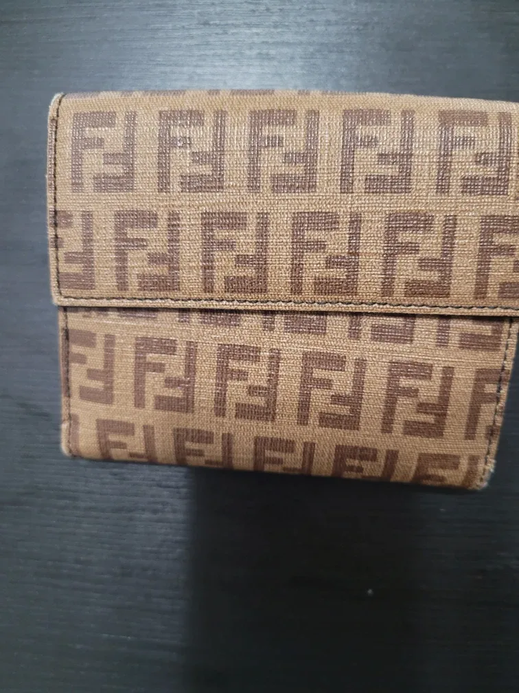 Fendi Wallet image indicator(2)