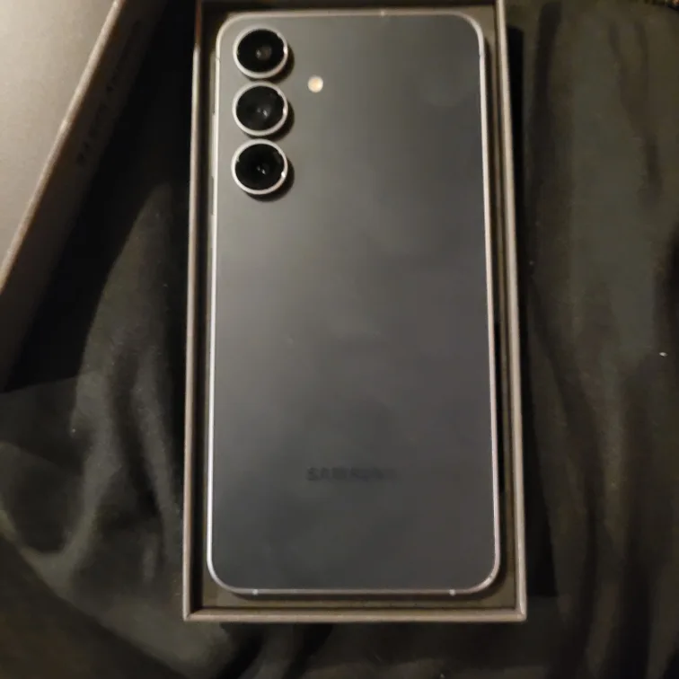 Samsung Galaxy S23 FE brand new image indicator(3)