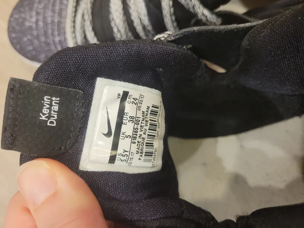Nike KD10 Kevin Durant Shoes size EUR 38 / US 5.5Y image indicator(8)