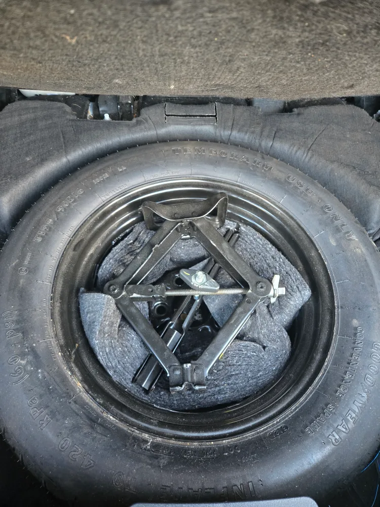 Jeep Patriot - White SUV image indicator(6)