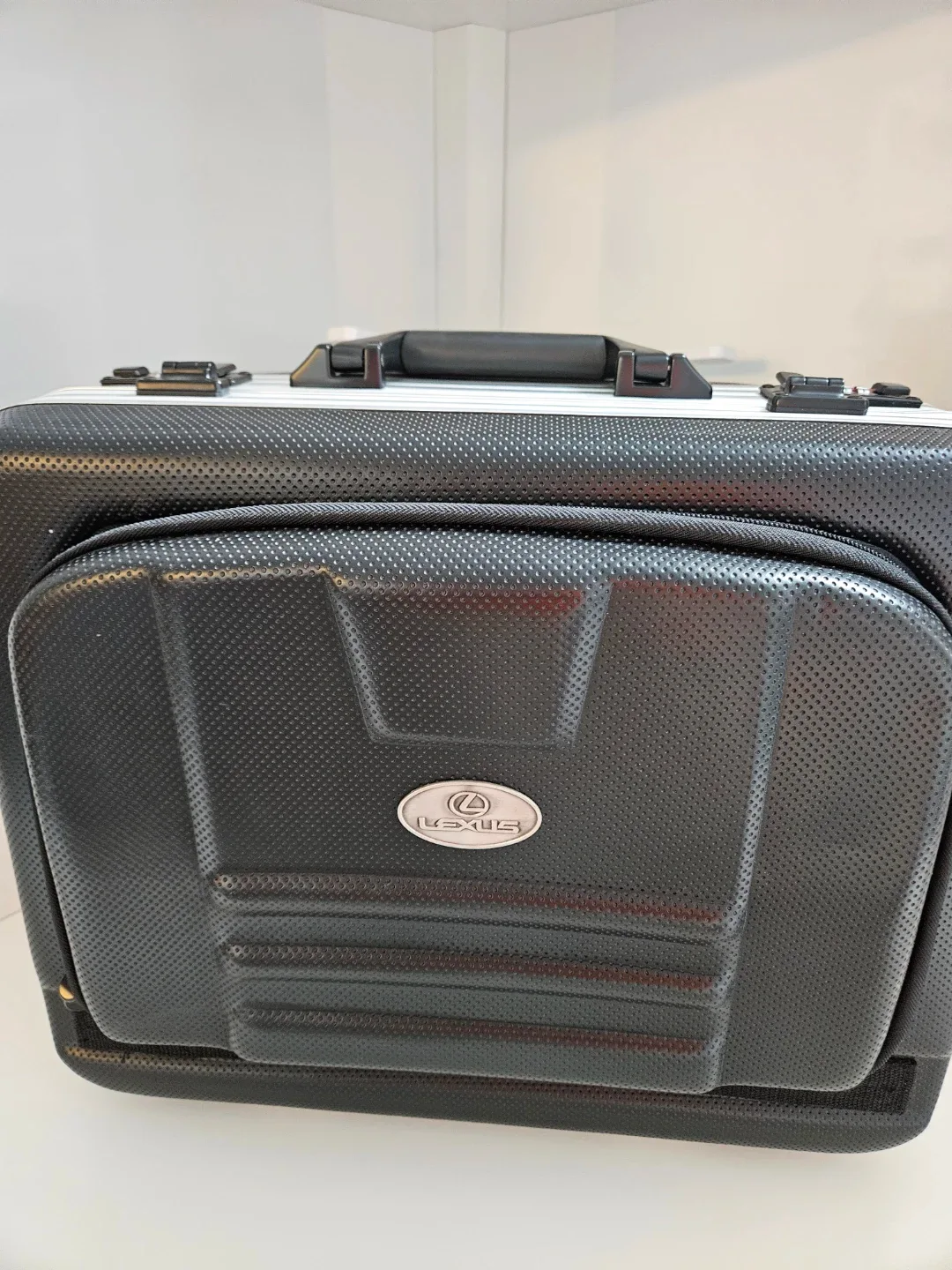 Lexus Rolling Suitcase - Black