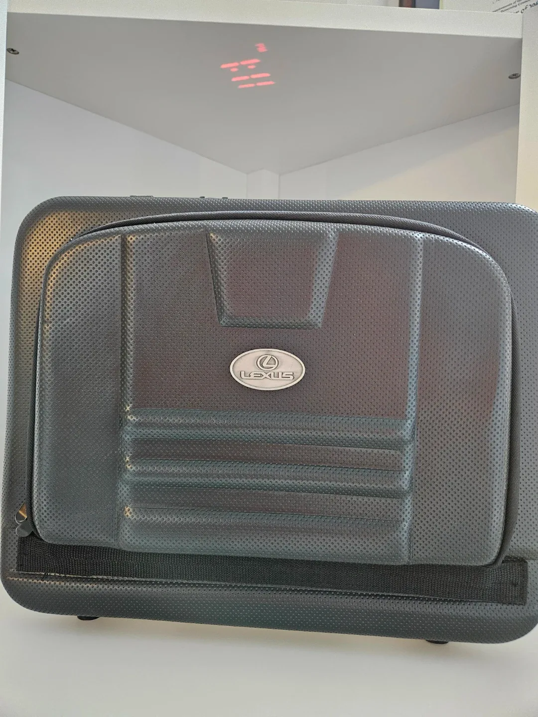 Lexus Rolling Suitcase - Black image indicator(2)