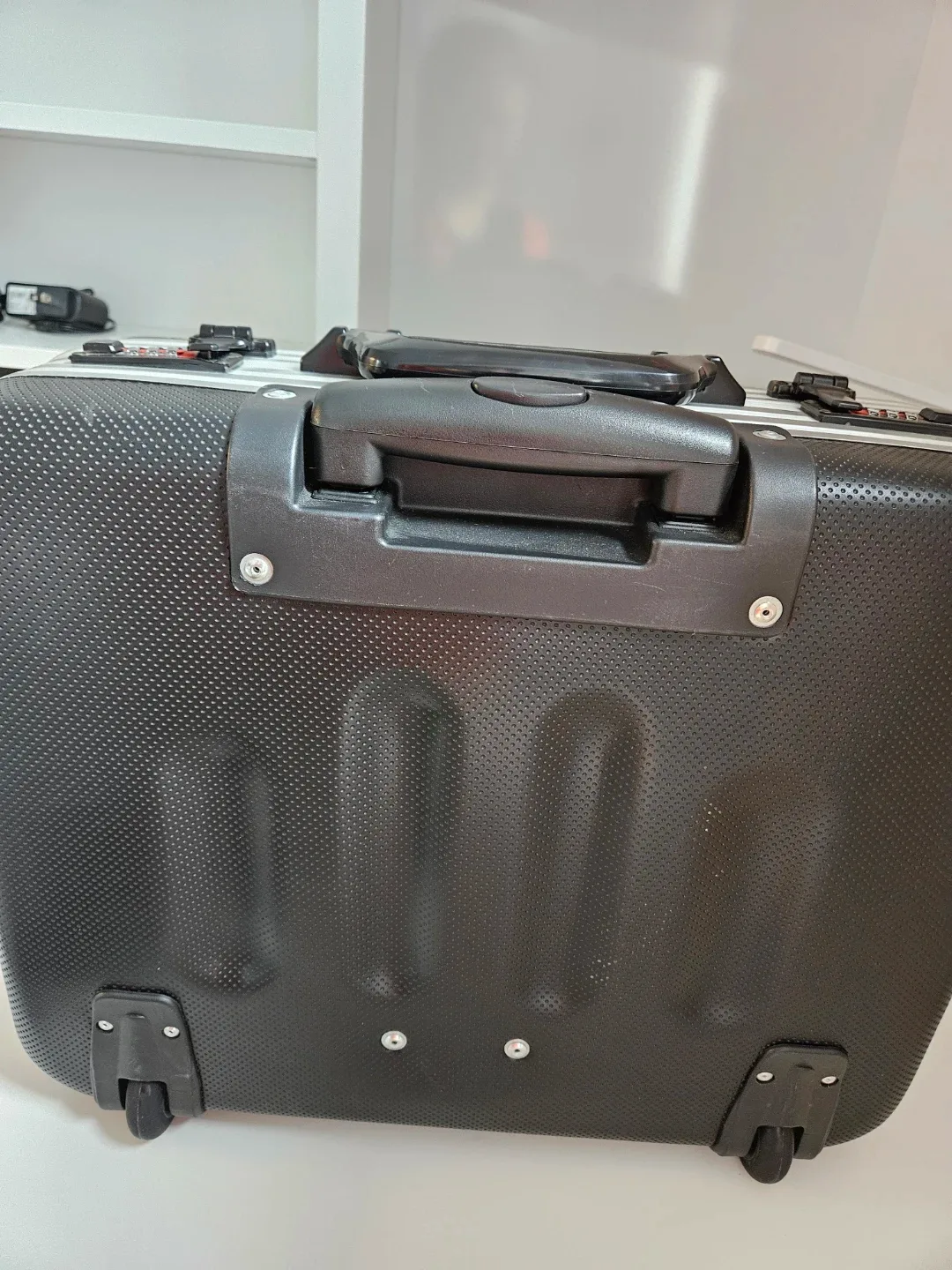 Lexus Rolling Suitcase - Black image indicator(4)