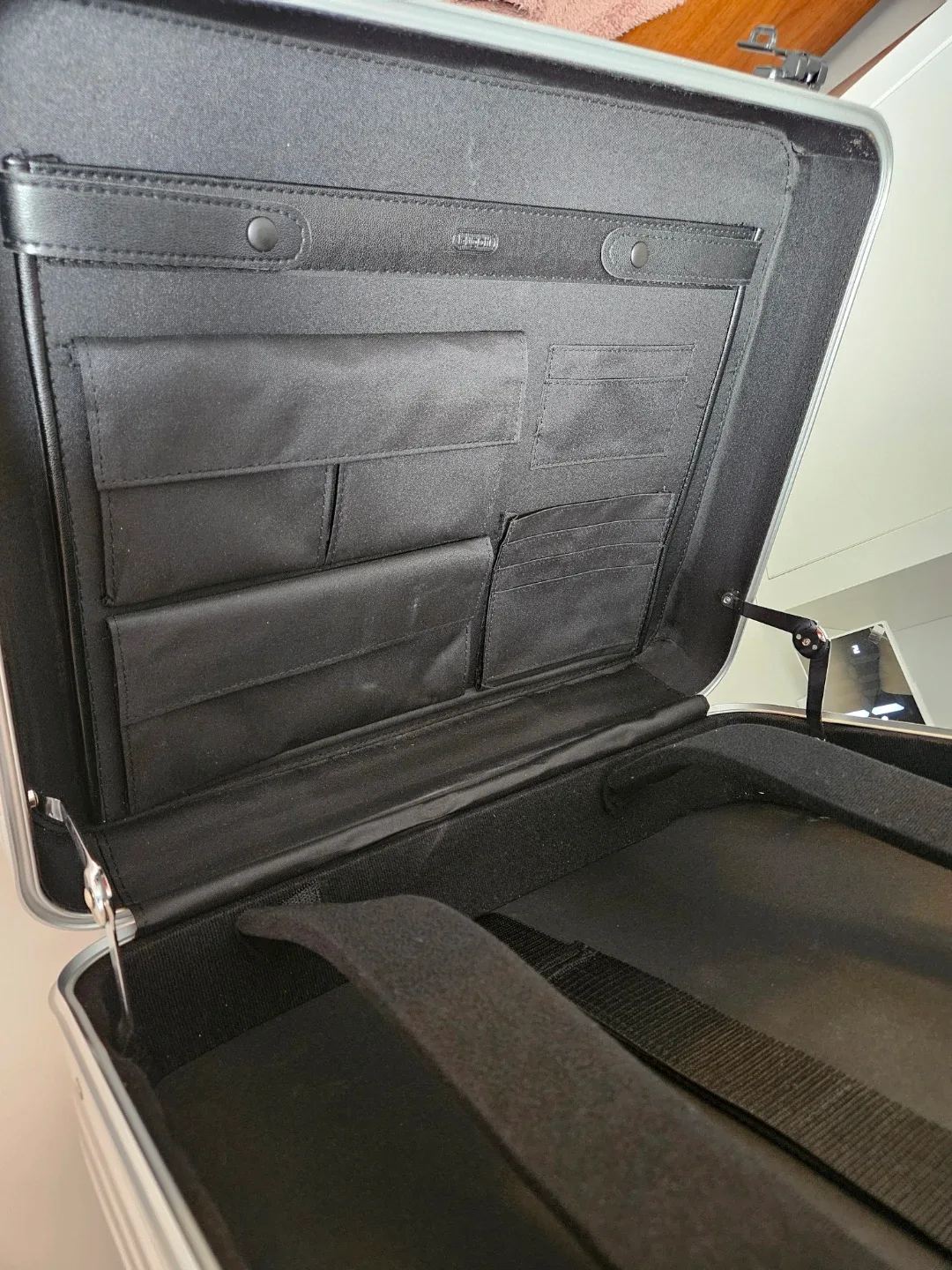Lexus Rolling Suitcase - Black image indicator(6)