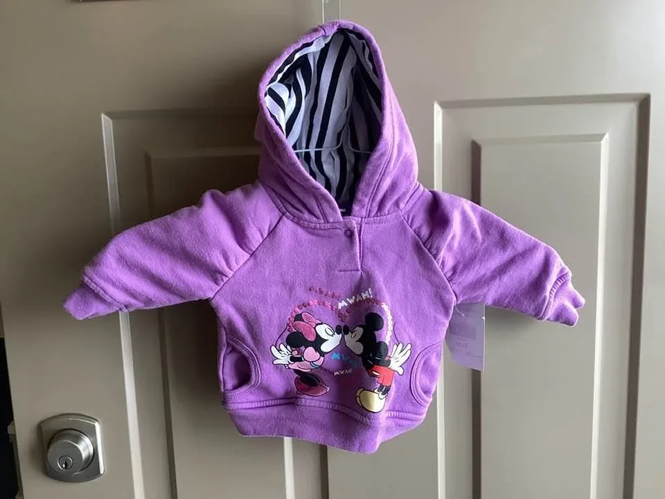 Girls sz 3-6 months sweaters. $3 each