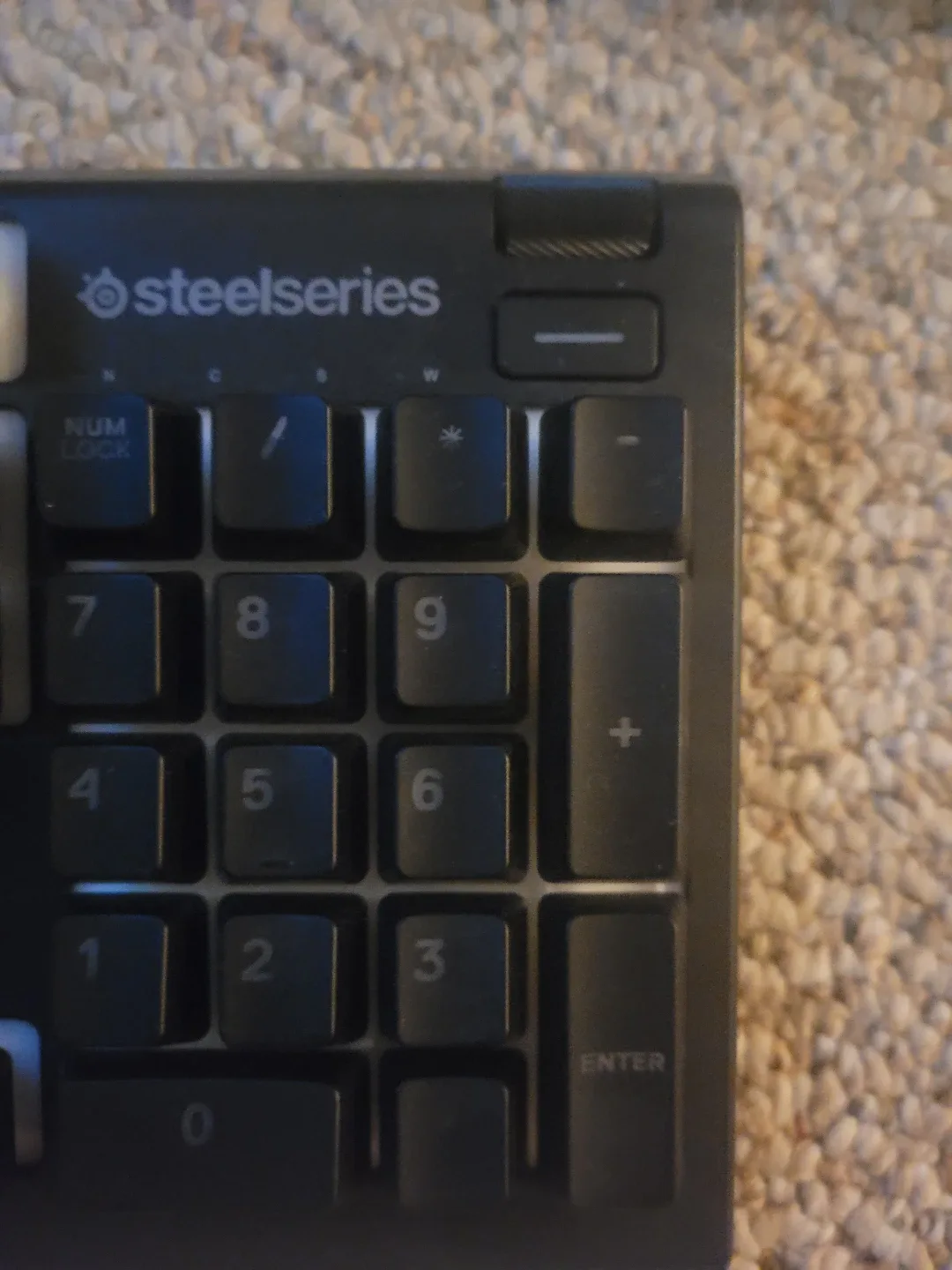 SteelSeries Apex 7 Mechanical Keyboard image indicator(2)