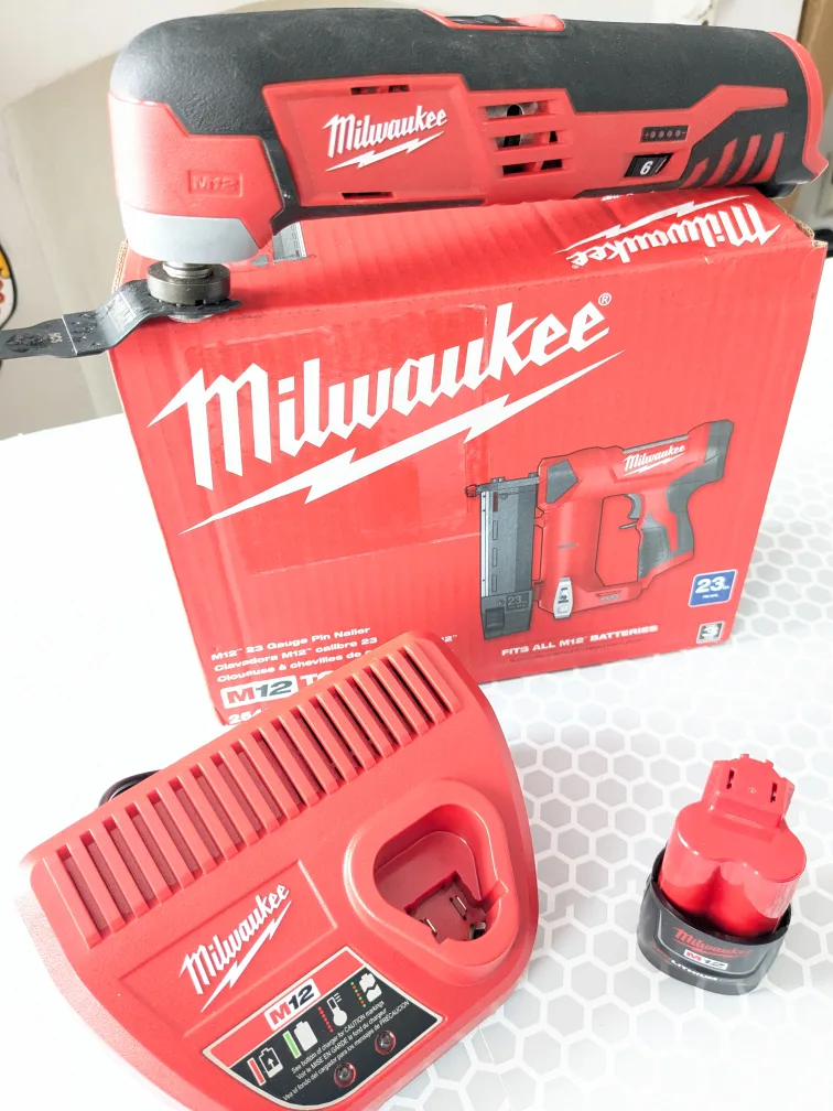 M12 Milwaukee 23GA Cordless Pin Nailer Combo image indicator(4)