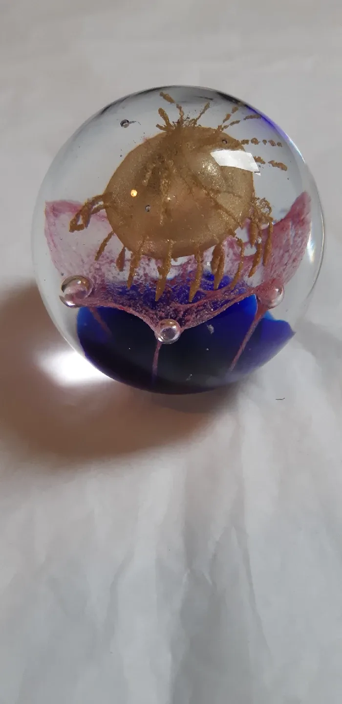 4 Gorgeous Glass Paperweights image indicator(4)