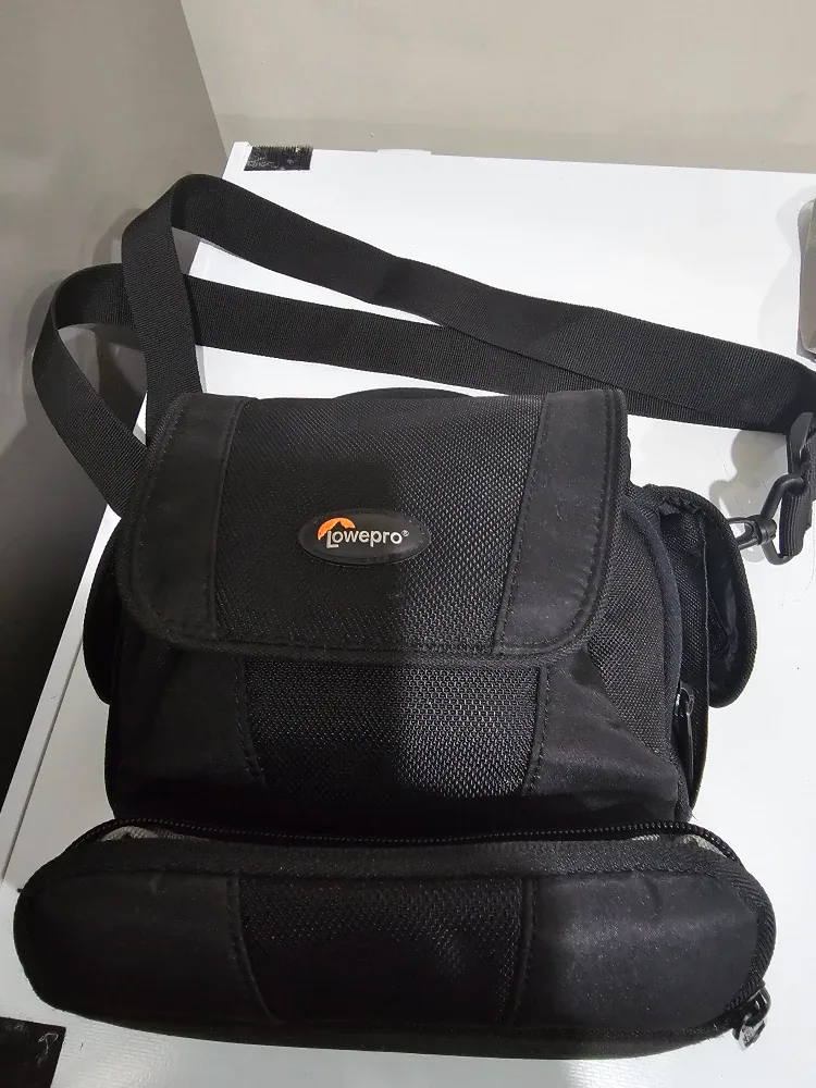 Lowepro Camera Bag & Canon PowerShot G6 Bundle image indicator(2)