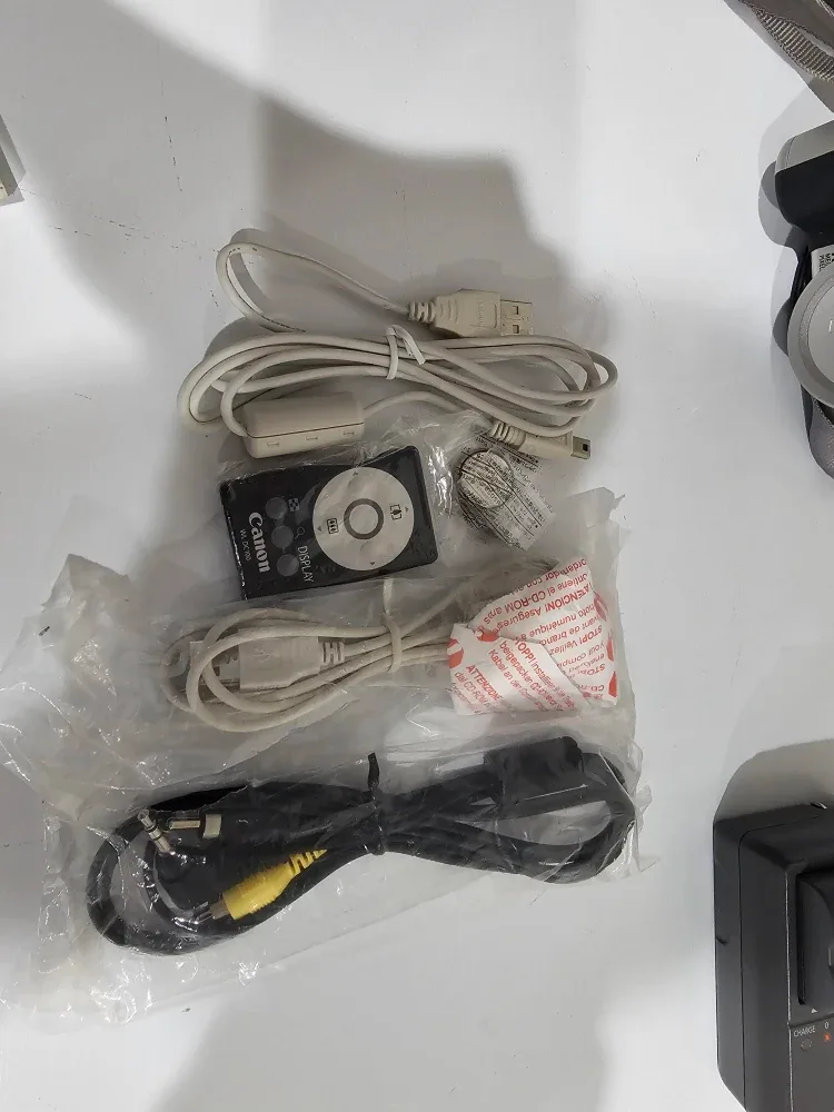 Lowepro Camera Bag & Canon PowerShot G6 Bundle image indicator(5)