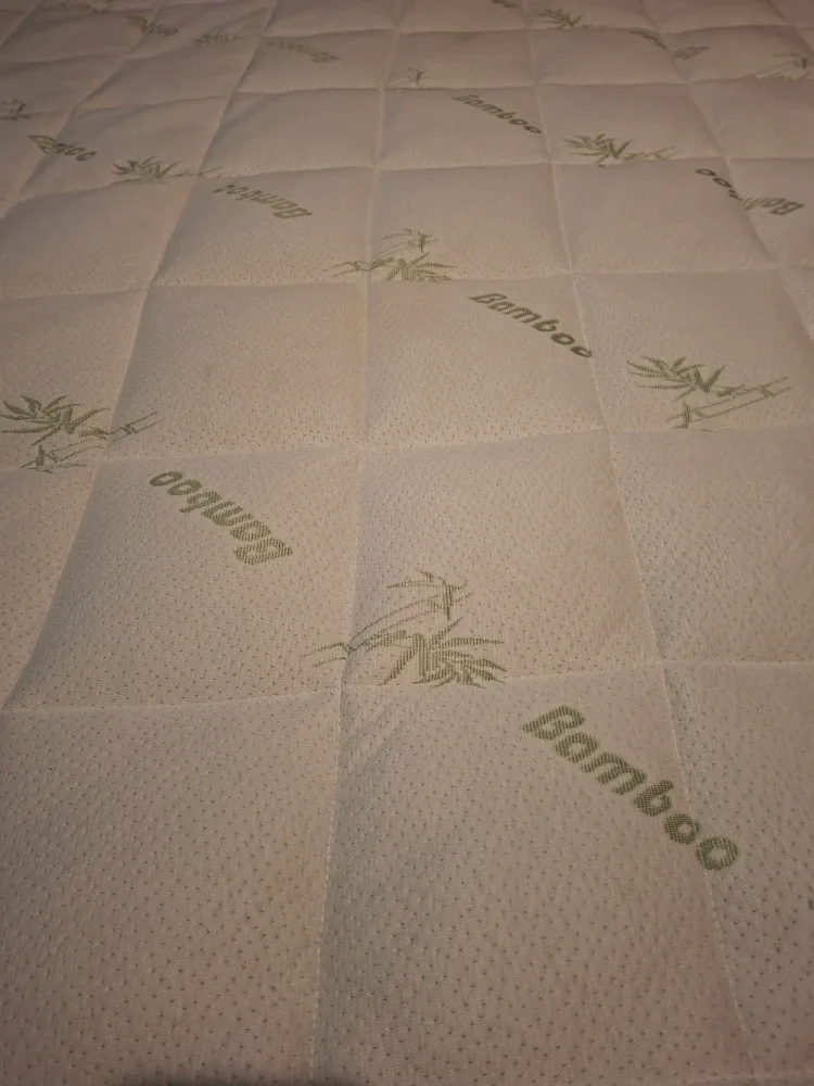 King size mattress, frame, protective cover and sheets image indicator(4)