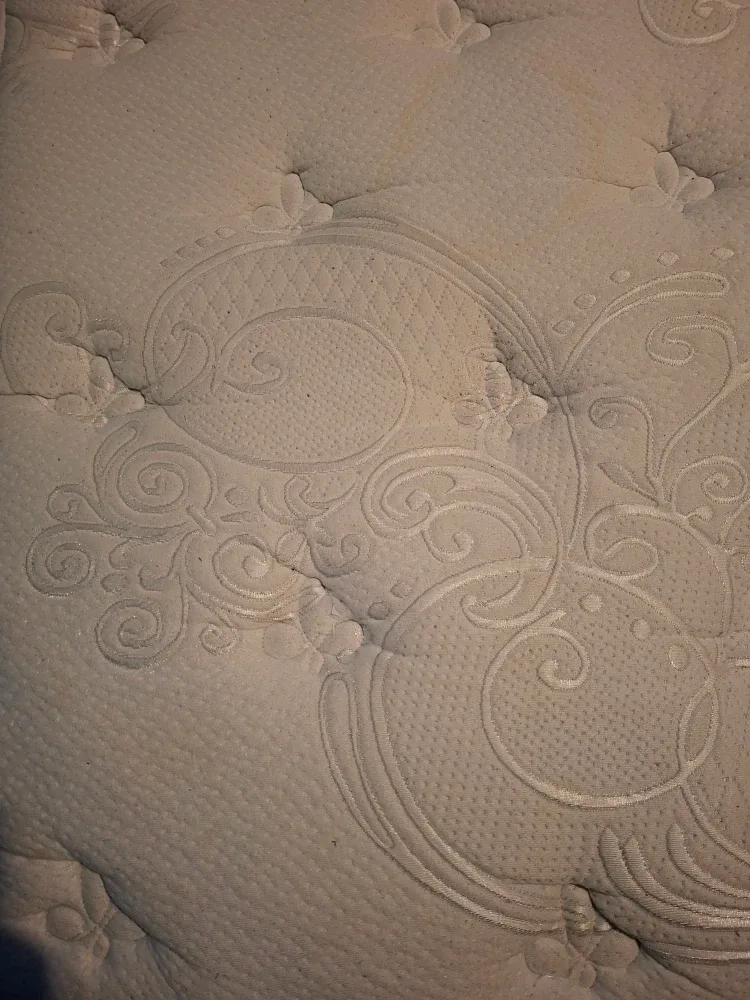 King size mattress, frame, protective cover and sheets image indicator(5)