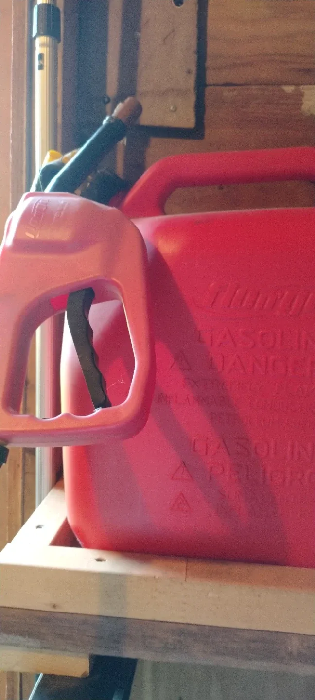 FloTool 6 Gallon Gasoline Can image indicator(2)