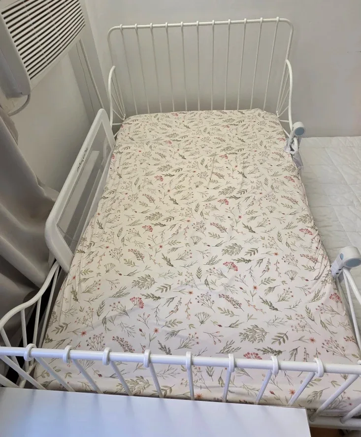White Metal Baby Crib (adjustable to twin)