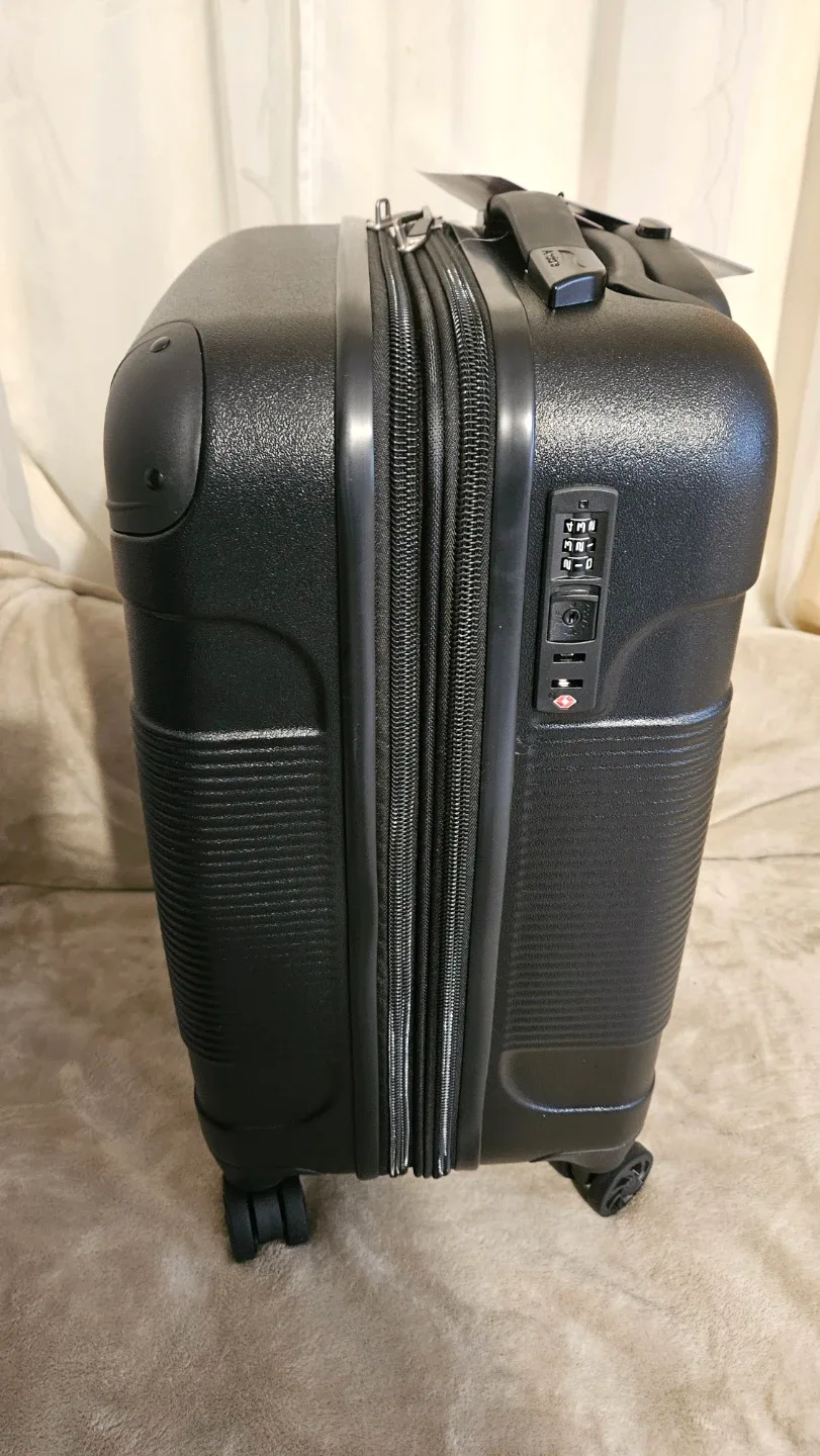 Andare Black Carry-On Suitcase image indicator(2)