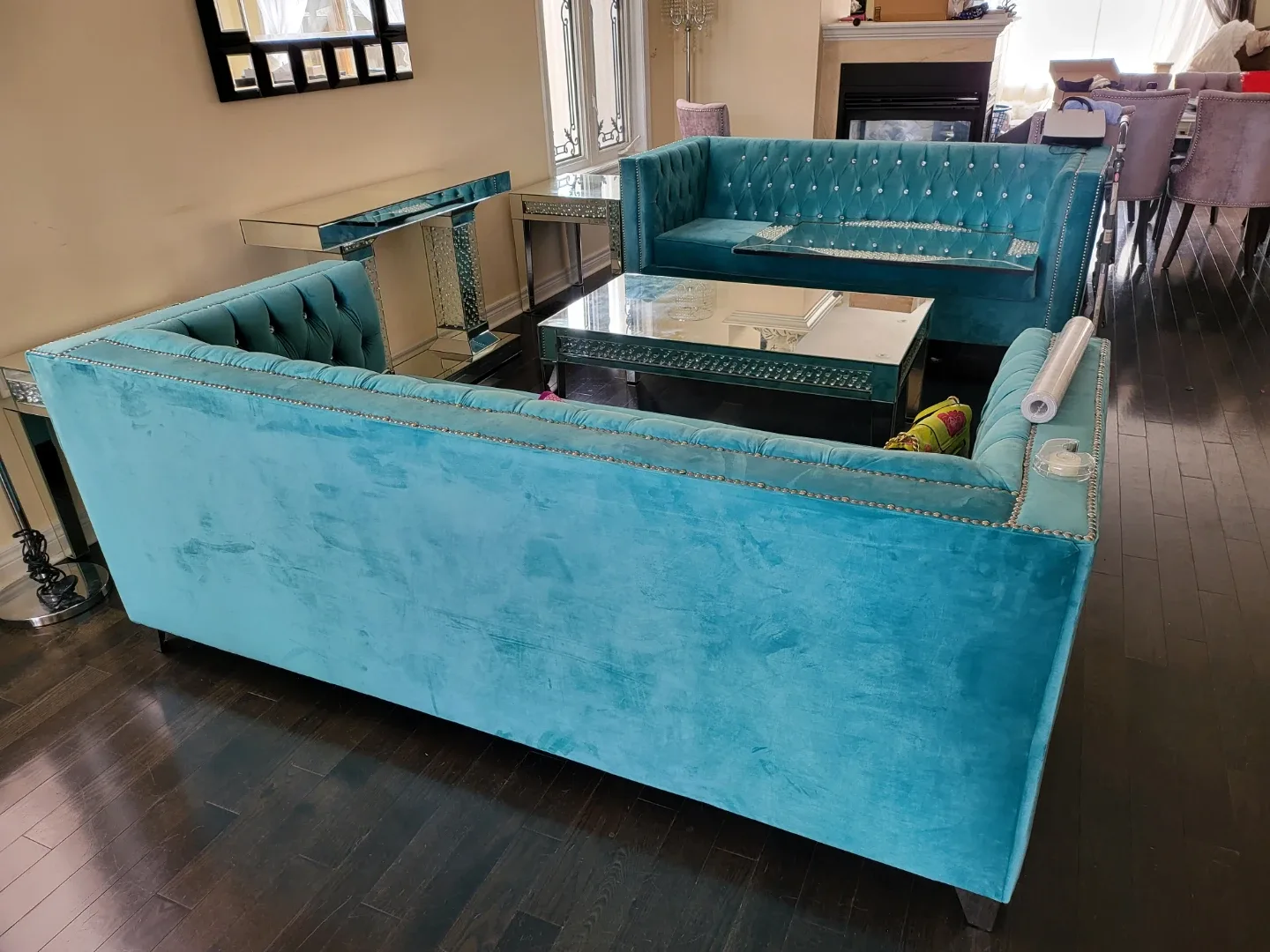 Staging furniture sale image indicator(2)