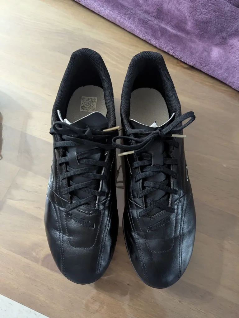 Soccer shoes size 10