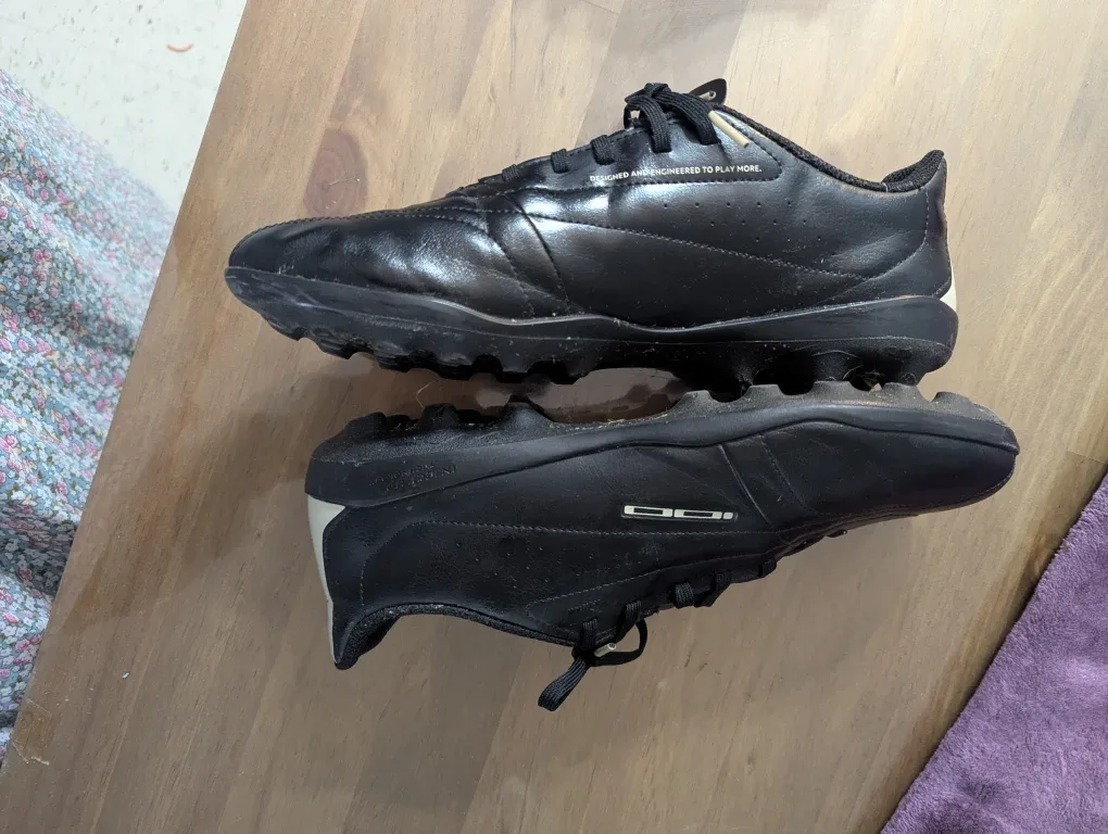 Soccer shoes size 10 image indicator(2)