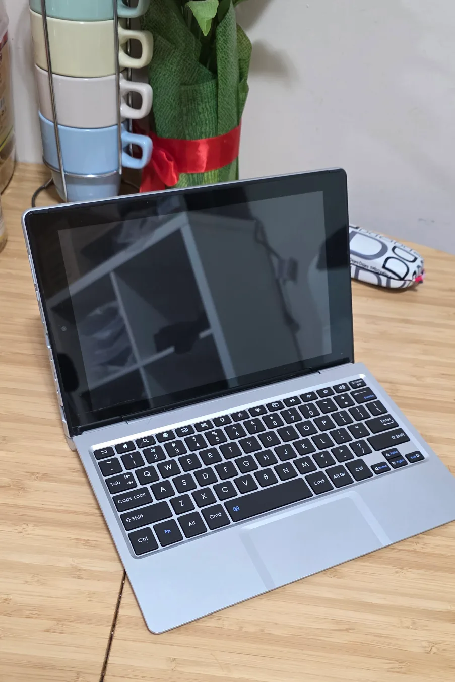 Compaq 2-in-1 Tablet/Laptop image indicator(9)