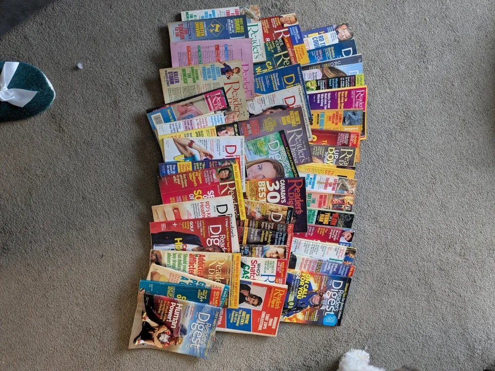 Reader's Digest Magazines - Lot of Various Issues image indicator(2)