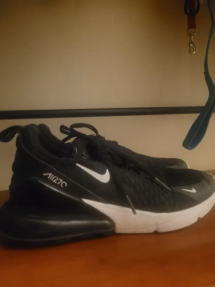 Nike Air Max 270 Youth Size 6Y Black