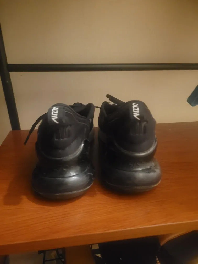 Nike Air Max 270 Youth Size 6Y Black image indicator(3)