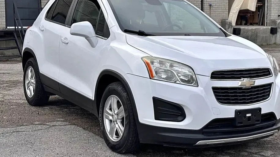 2014 Chevrolet Trax LT - White SUV image indicator(2)