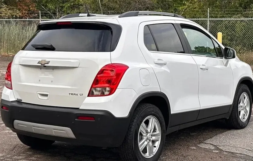 2014 Chevrolet Trax LT - White SUV image indicator(6)
