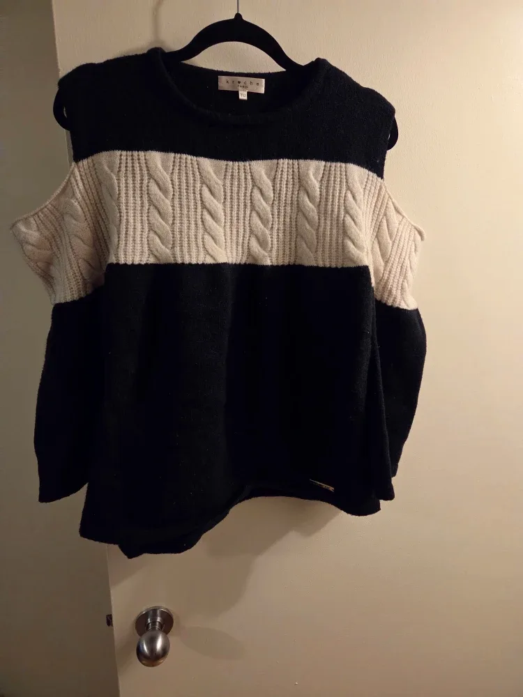 Kroche Paris Cold Shoulder Sweater - Black & Cream